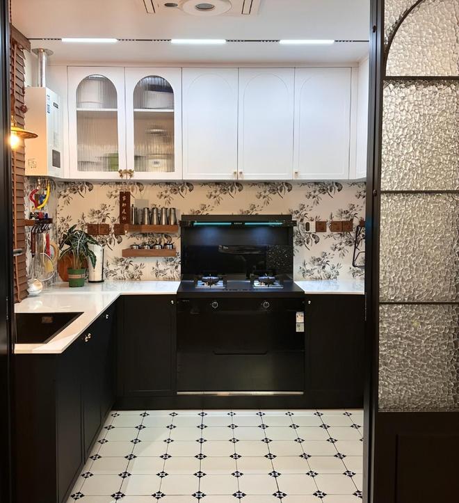 广东发现一户人家的厨房,做法太高明了,拍给大家瞧瞧,真先进