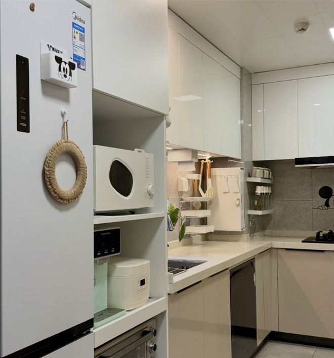 厨房里的1㎡“空间折叠术”:利用纵向空间,收纳安排得明明白白