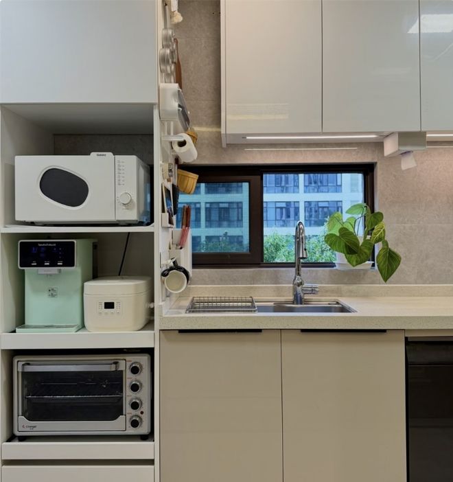 厨房里的1㎡“空间折叠术”:利用纵向空间,收纳安排得明明白白