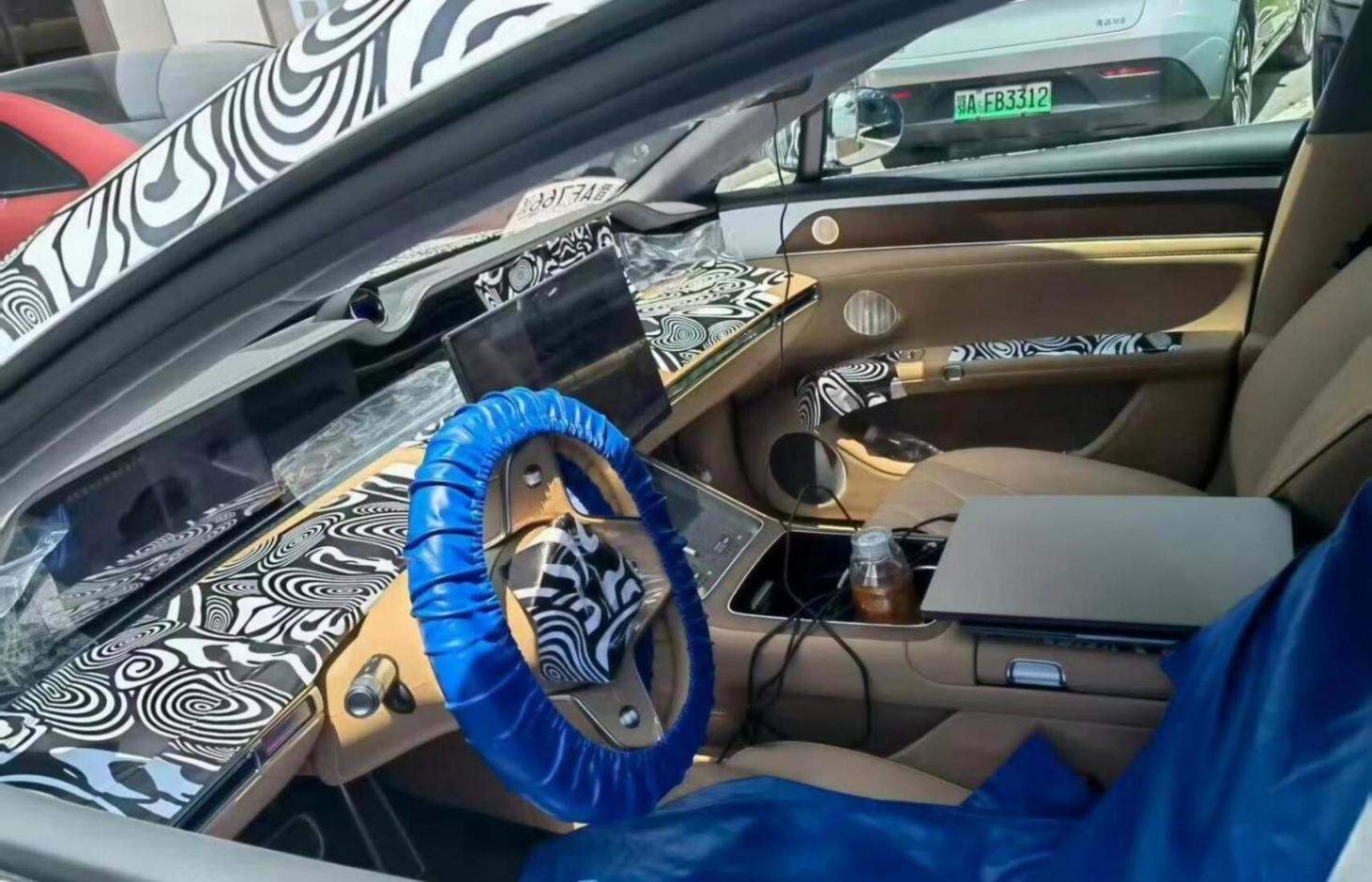 享界s9t实车现身,长近5米2 524马力,配华为ads 4 副驾娱乐屏