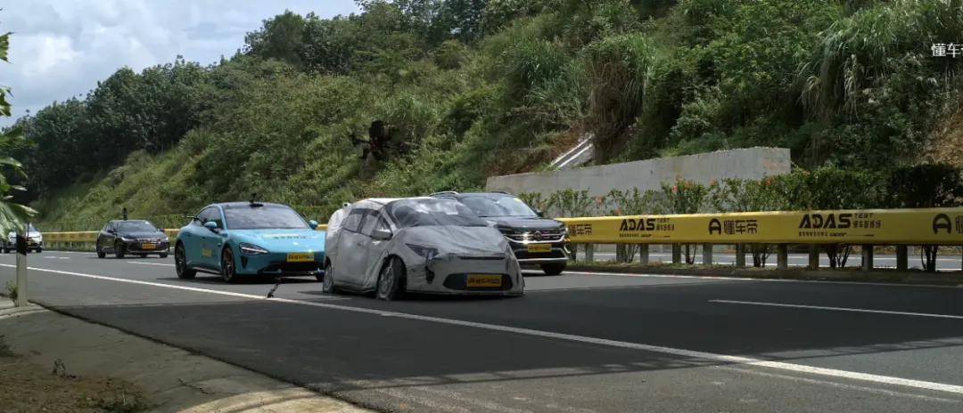 216次碰撞撕开辅助驾驶华丽外衣:一场测试背后的技术警钟