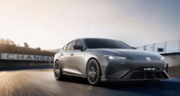 长安uni-v下月上市,11.49万买2.0t,还是加点买凯美瑞?