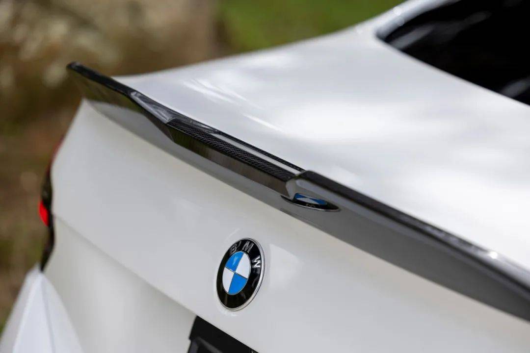 颜值更高 速度更快!宝马推出m240i碳纤维特别版车型