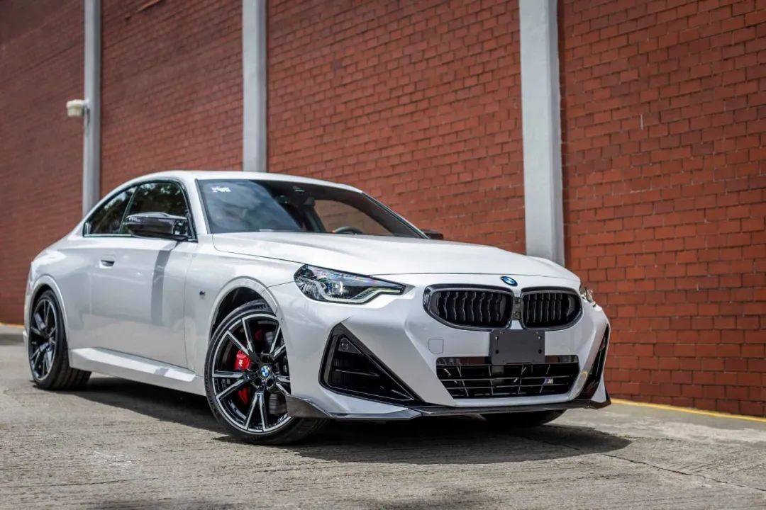 颜值更高 速度更快!宝马推出m240i碳纤维特别版车型