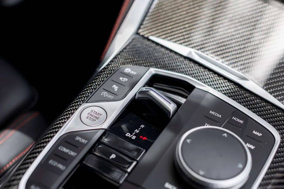 颜值更高 速度更快!宝马推出m240i碳纤维特别版车型