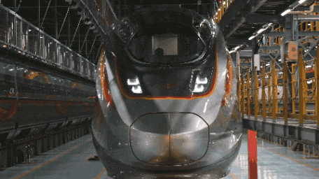 复兴号智能动车组“变脸”爆火 白灯变红灯是什么意思