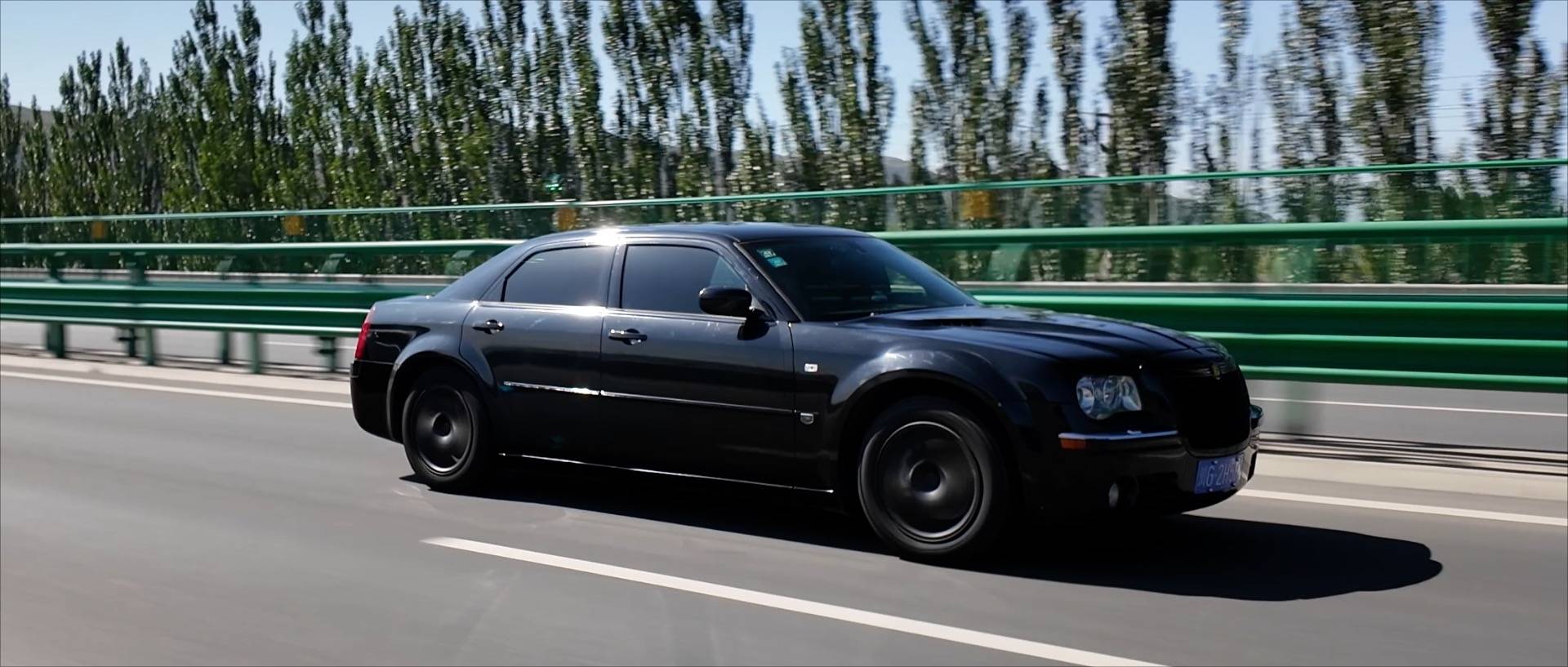 万元轿车闹青藏:mg 7/日产风度/克莱斯勒300c谁会出糗