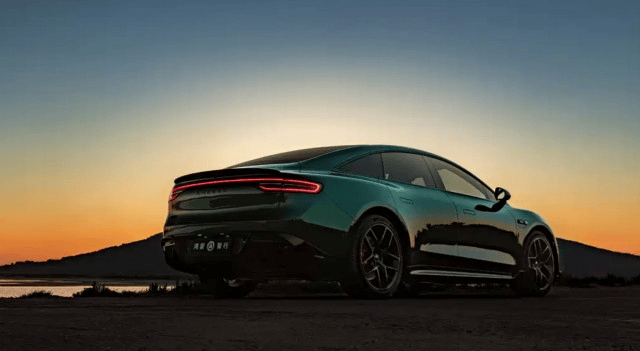 新款智界s7官图发布,8月8日开启小订