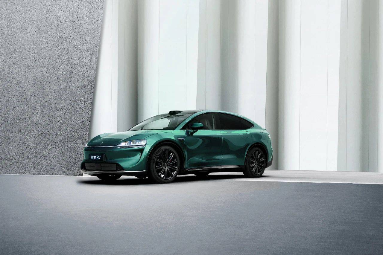 新款智界s7官图公布!配置或将再升级 8月8日开始小订