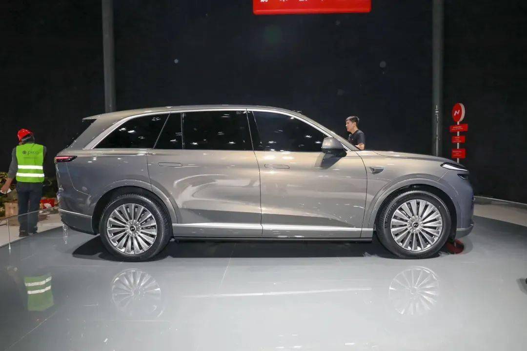 新车卖爆?李斌硬气官宣进入前三