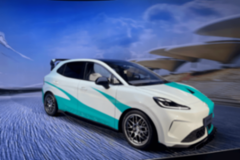 海豚迎新对手!全新mg4预售7.38万元起,mg品牌上手就扔王炸