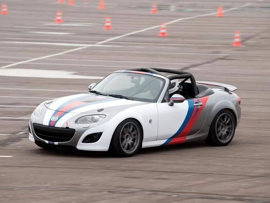 从公路乐趣到赛道巅峰的纯粹传承