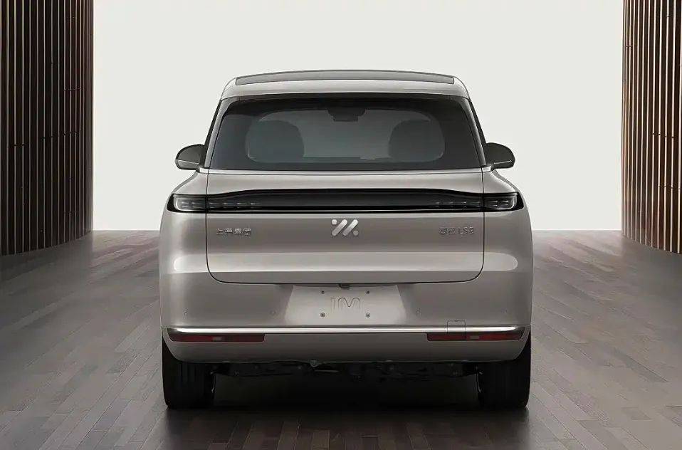 行业又被颠覆:智己发布“自带超充桩”新车