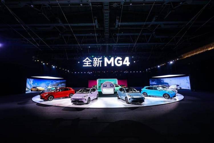 名爵百亿豪掷mg4:半固态电池跳票、丐版配置争议与一场哽咽的“技术秀”