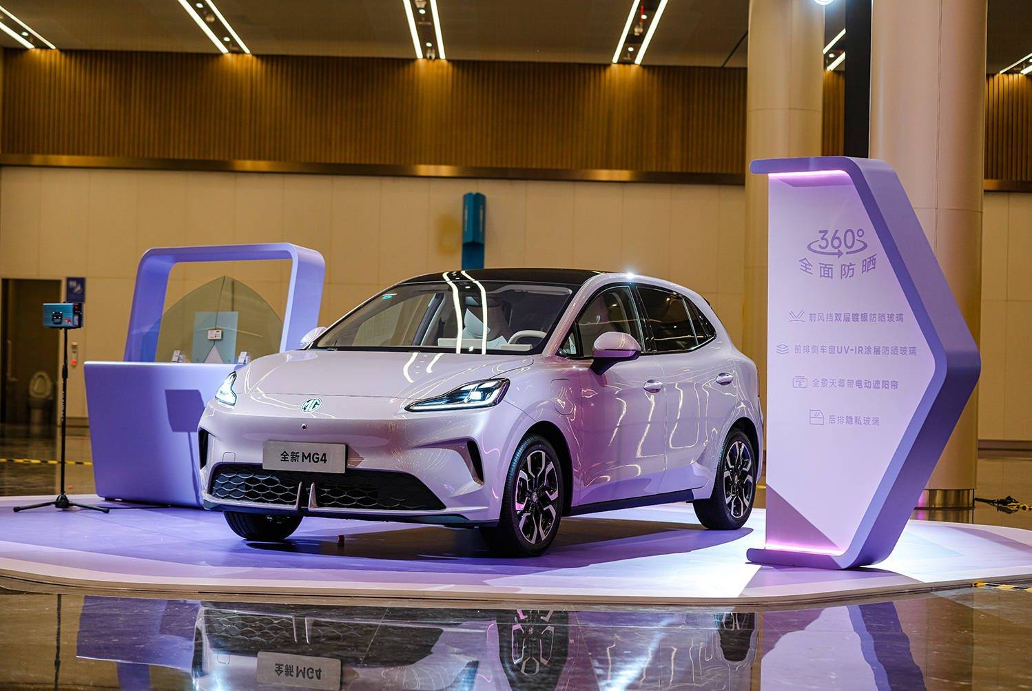 名爵百亿豪掷mg4:半固态电池跳票、丐版配置争议与一场哽咽的“技术秀”