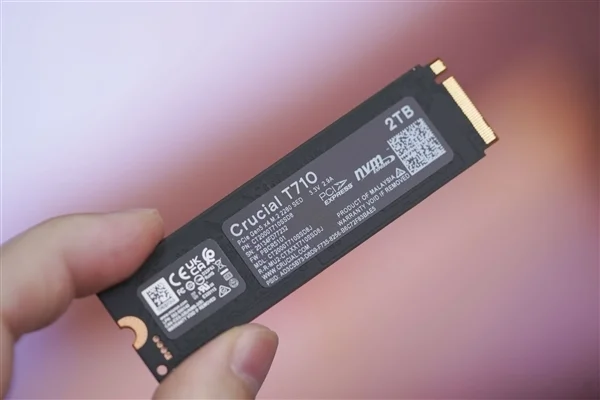 英睿达速度最快的gen 5 ssd！t710 2tb图赏