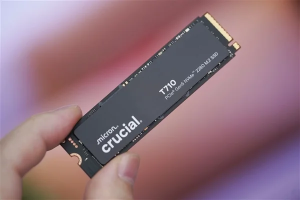 英睿达速度最快的gen 5 ssd！t710 2tb图赏