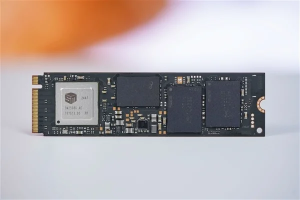 英睿达速度最快的gen 5 ssd！t710 2tb图赏