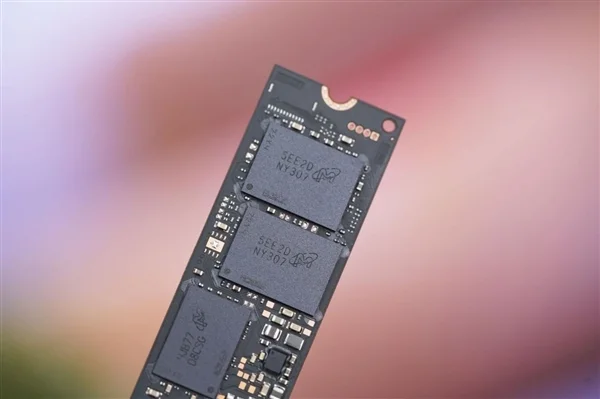 英睿达速度最快的gen 5 ssd！t710 2tb图赏