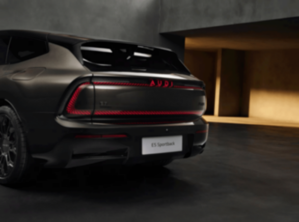 豪华电动市场的破局者与年轻精英的科技宣言——奥迪 e5 sportback