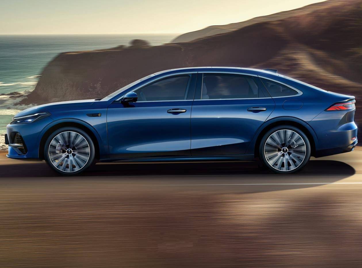 限时价8.18万元起!吉利银河a7上市,比普锐斯还省油