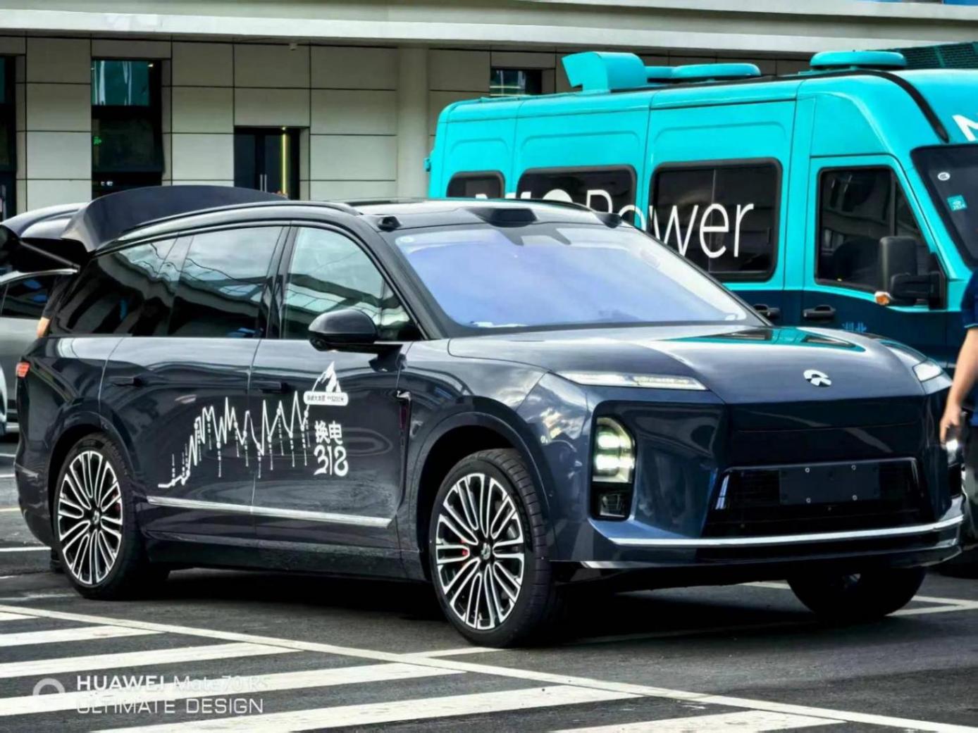 第三代蔚来es8现身街头,大过问界m9 三激光雷达,配707马力