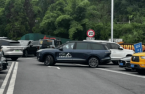 第三代蔚来es8现身街头,大过问界m9 三激光雷达,配707马力