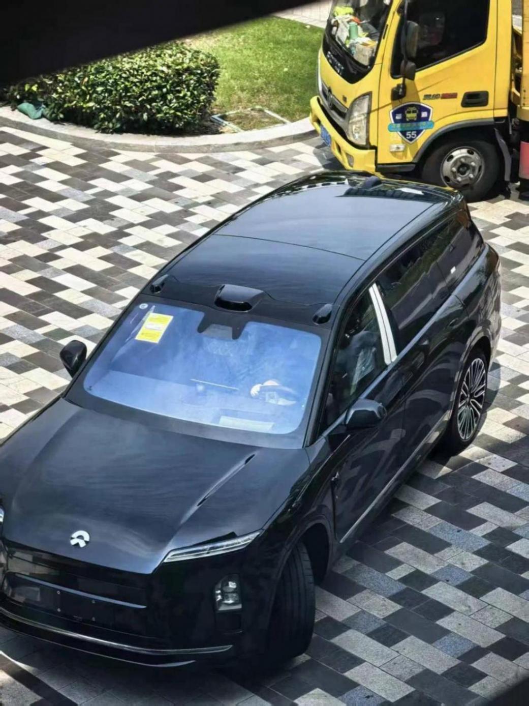 第三代蔚来es8现身街头,大过问界m9 三激光雷达,配707马力