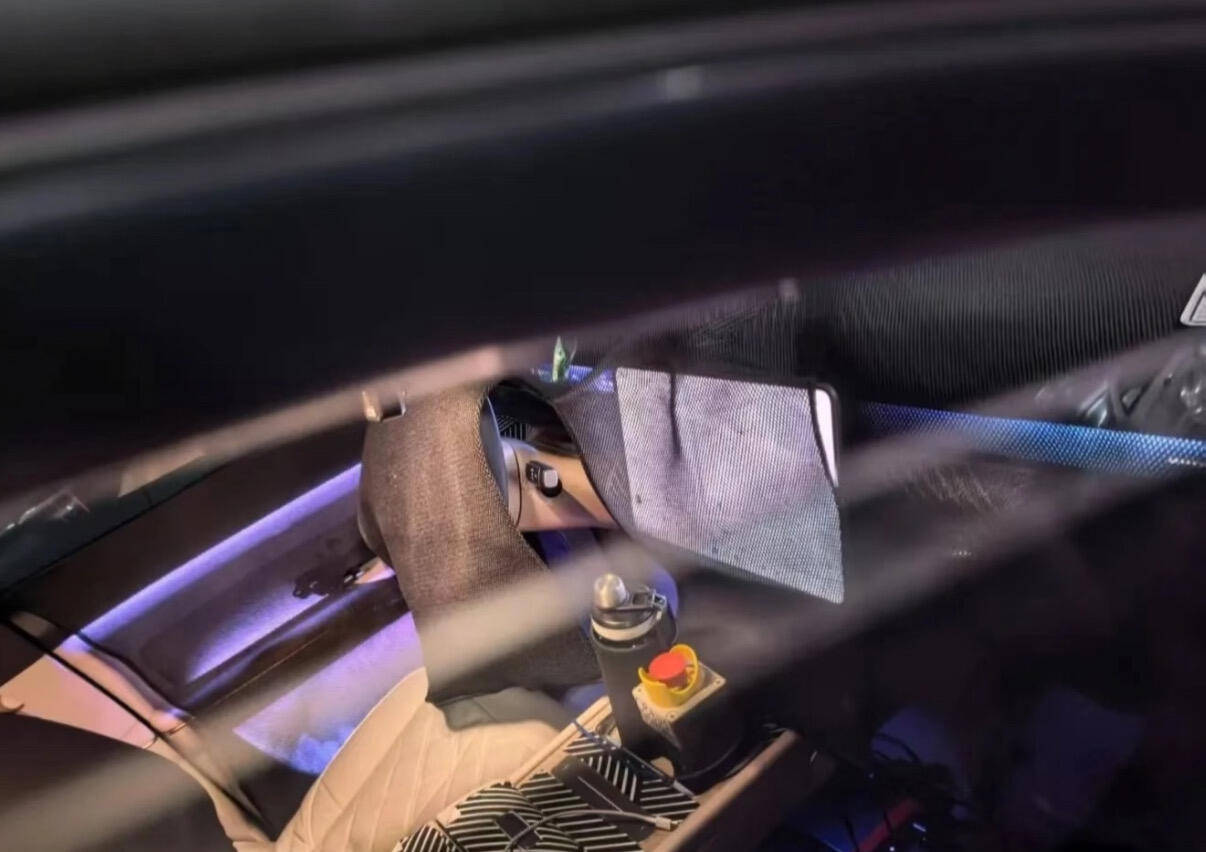 第三代蔚来es8现身街头,大过问界m9 三激光雷达,配707马力