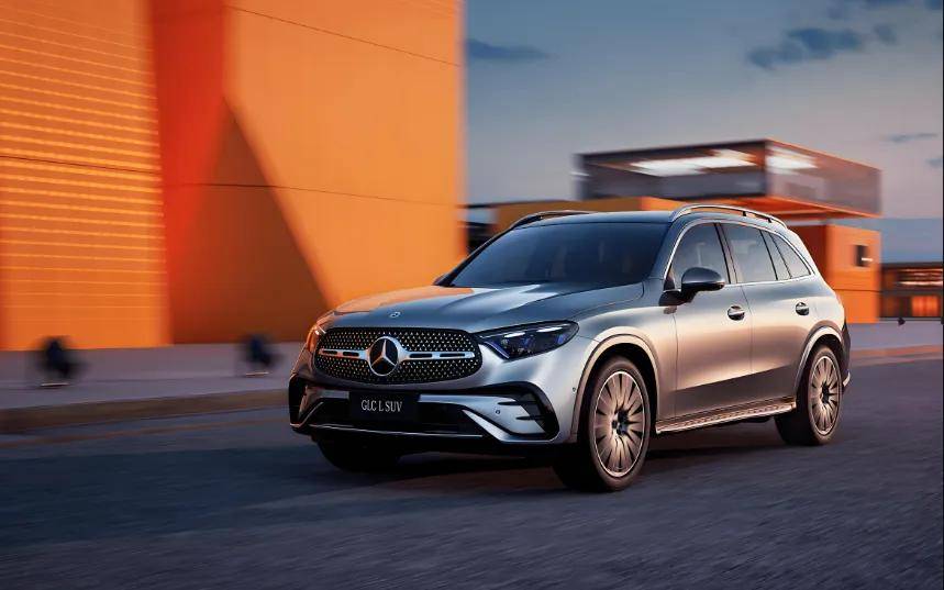 奔驰7月在中国市场的零售量达26653辆,环比下降超过了40%,这是近5年来奔驰月销量首次跌破2.7万辆