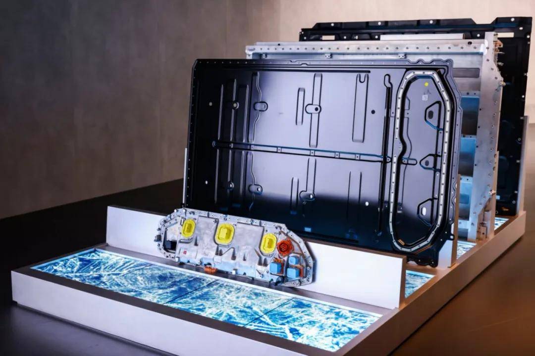 “拆解”一汽奥迪q6l e-tron,纯血四环诠释什么才是真正的豪华!