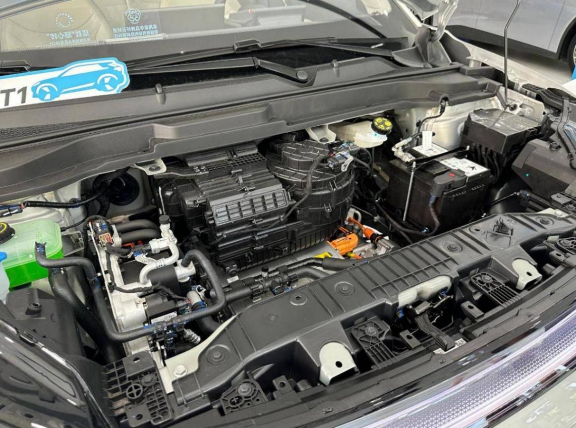 极狐t1,8万级小车?2.77米轴距,低温注塑内饰