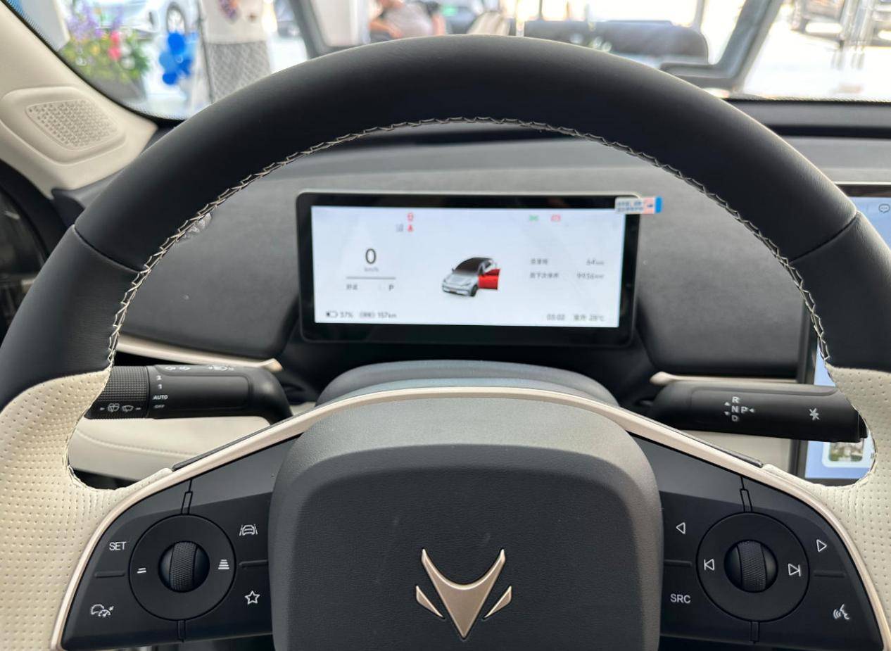 极狐t1,8万级小车?2.77米轴距,低温注塑内饰