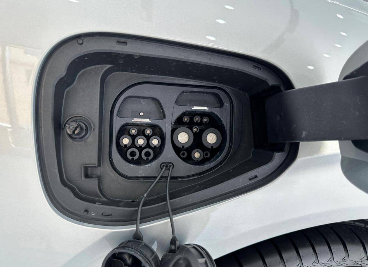 极狐t1,8万级小车?2.77米轴距,低温注塑内饰