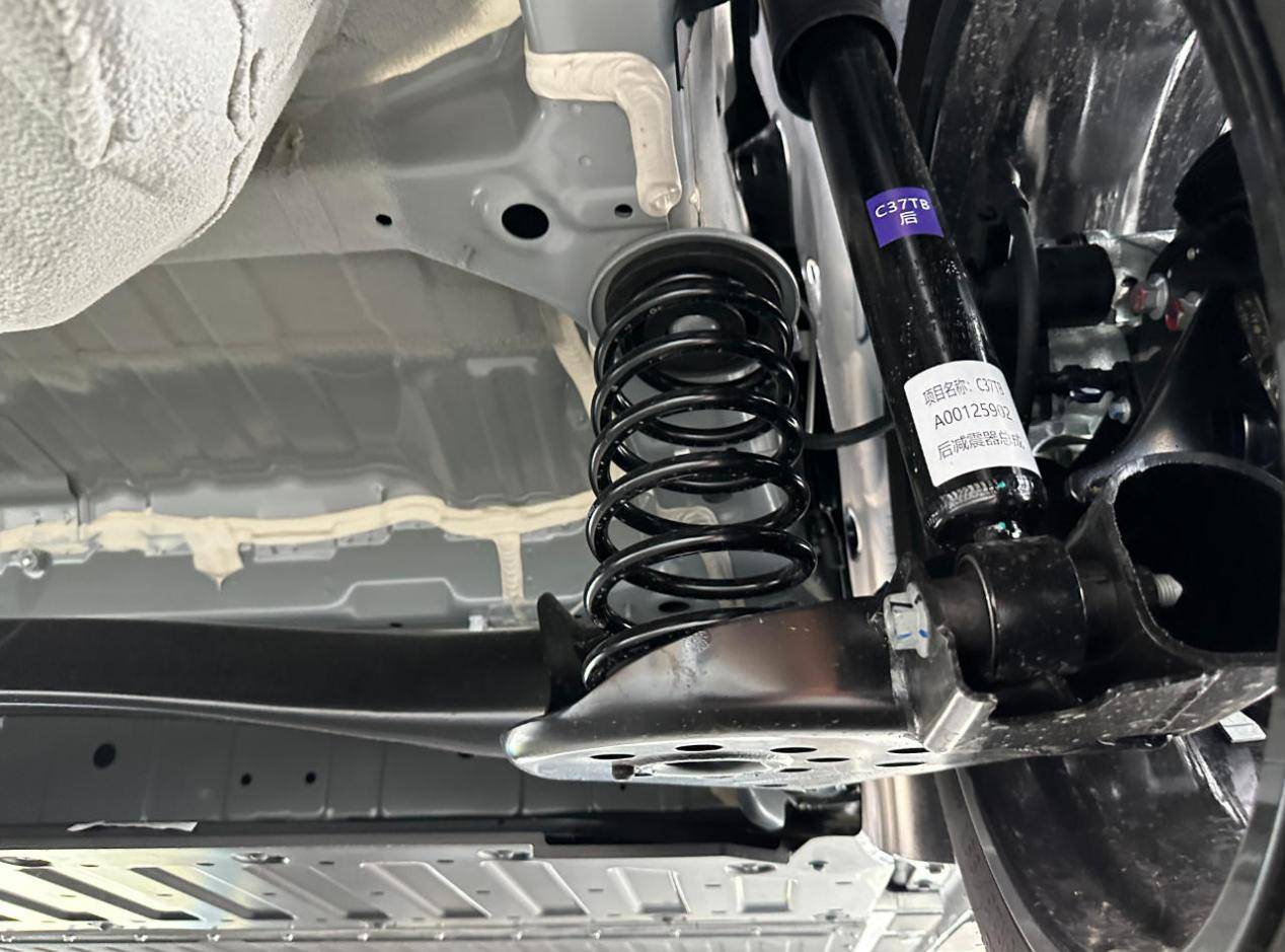 极狐t1,8万级小车?2.77米轴距,低温注塑内饰