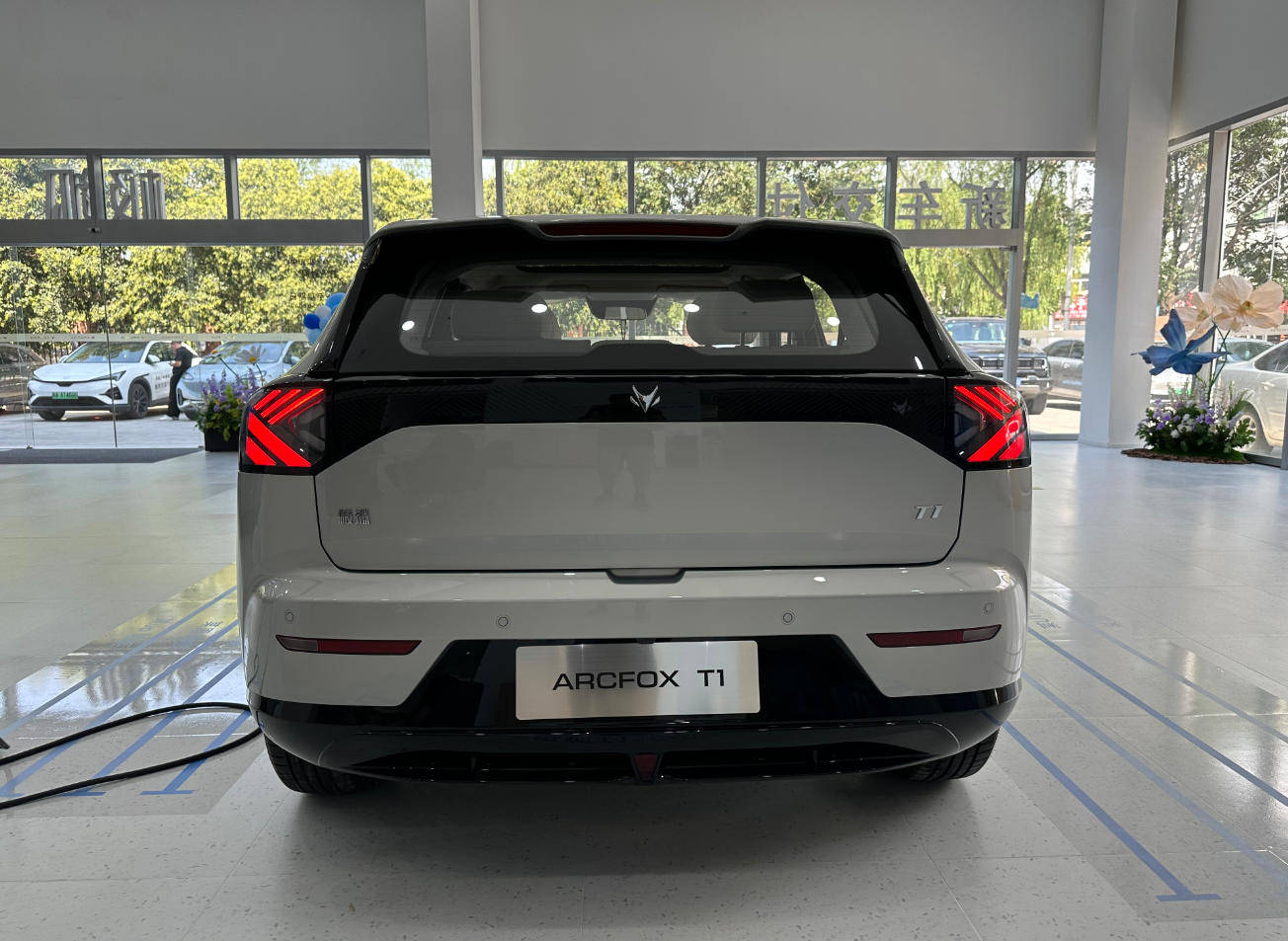 极狐t1,8万级小车?2.77米轴距,低温注塑内饰