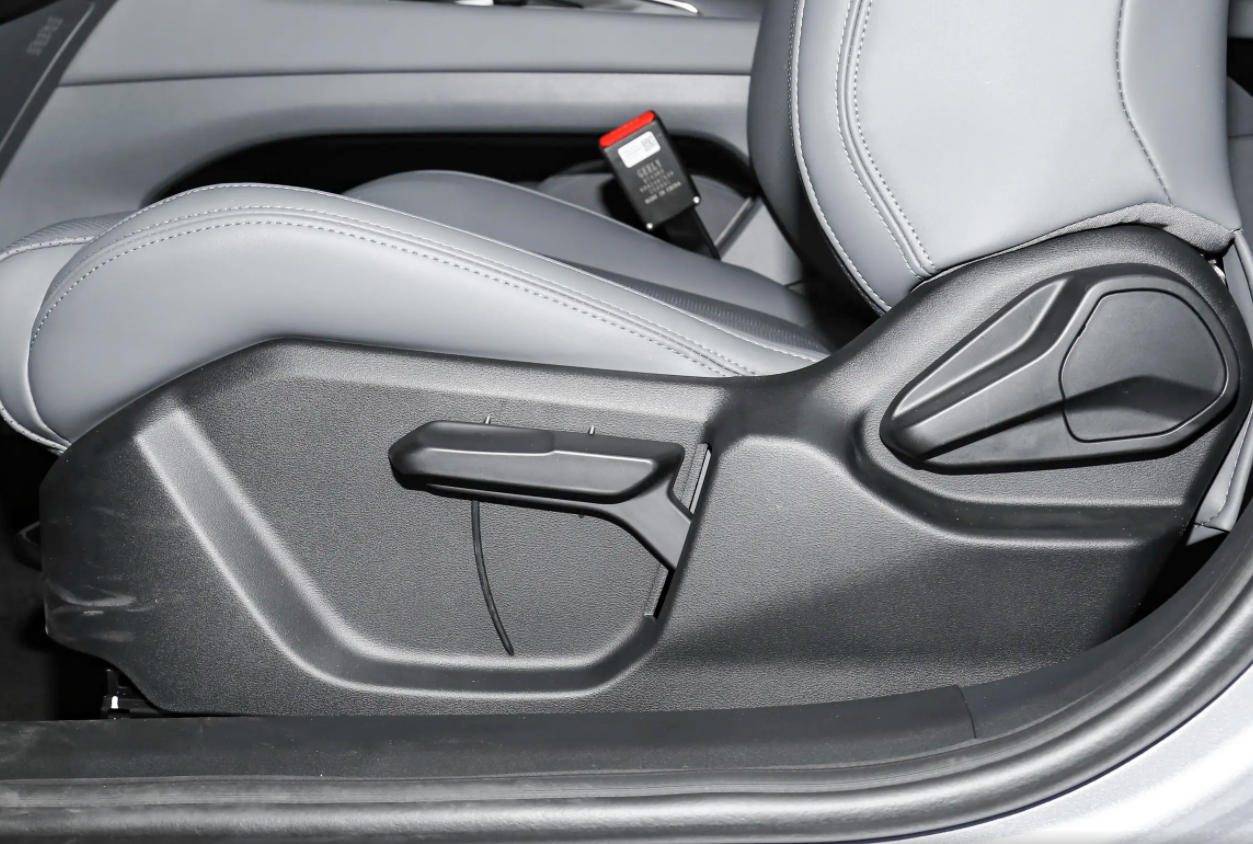 2026款吉利博越,价格7万多,1.5t 7dct,四出排气