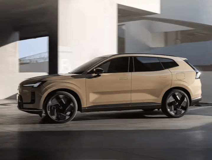 全新小鹏p7卖多少钱?全新坦克500舒适性更强了