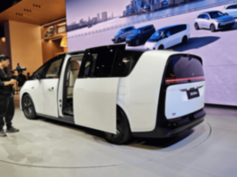 理想“低开高走”与蔚来“高开低走”,那是过去,现在风向变了