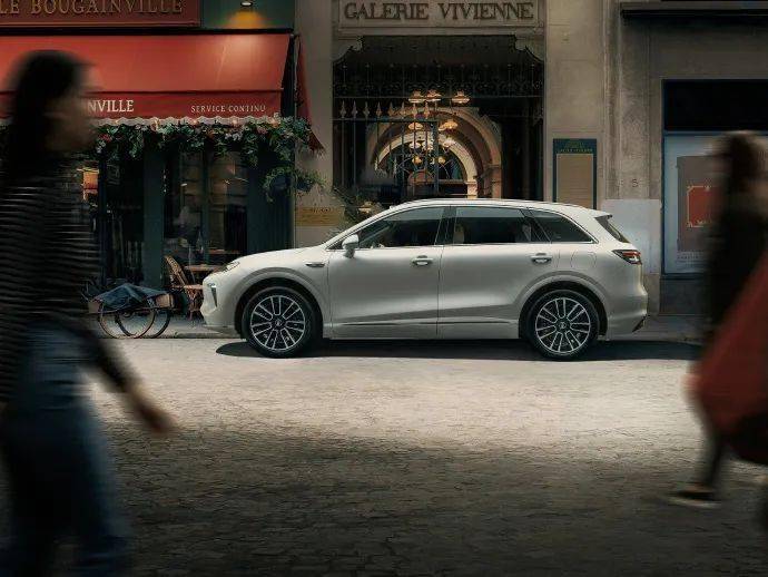 预售1小时2.5万!余承东:太炸裂了