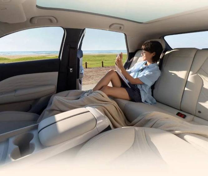 10万内预算别乱花,极狐t1和全新mg4该怎么选?