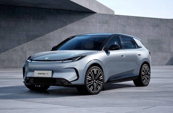 10万内预算别乱花,极狐t1和全新mg4该怎么选?