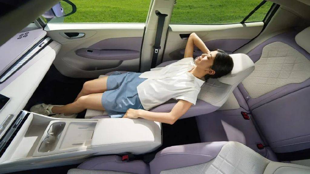 10万内预算别乱花,极狐t1和全新mg4该怎么选?