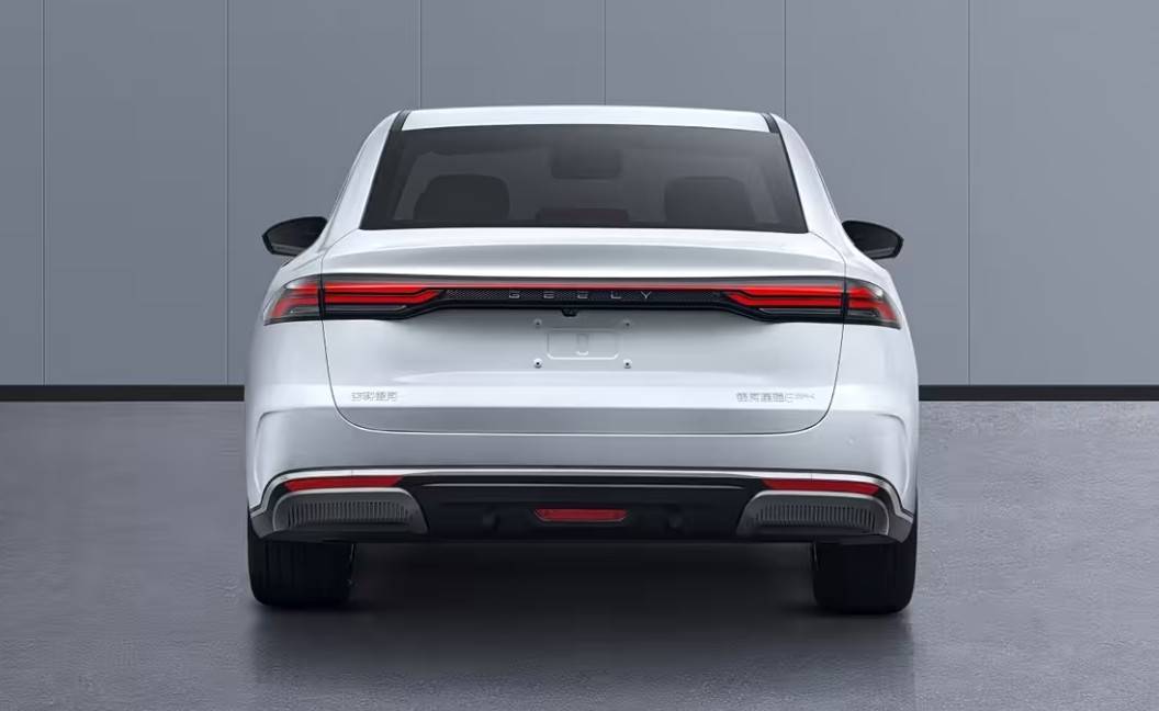 am“吉”要来了!前脸酷似奔驰,125km纯电续航,能7万起售?