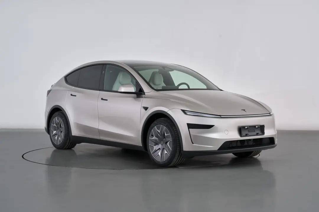 特斯拉model y l对比理想i8:谁是30万元级纯电suv最优解?
