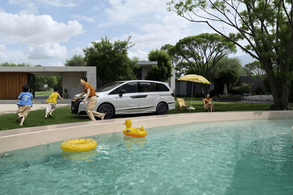 24.98 万起免购置税,艾力绅焕新戳中家用 mpv 痛点:好开、能装、不费钱