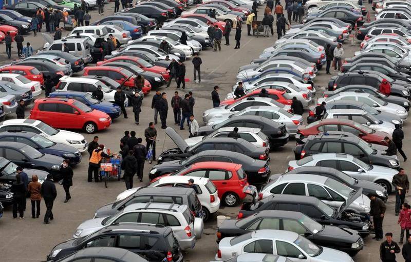 一边是80%以上的保值率,一边是一年降价7-8万,问界、小米保值率迷雾