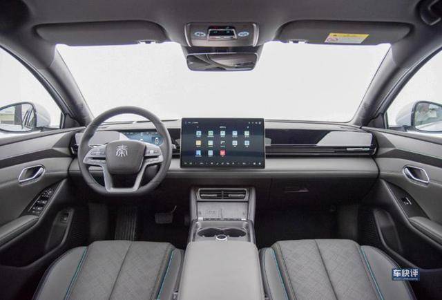 成都车展上,比亚迪秦l ev推云辇型配置,这下销冠更稳了