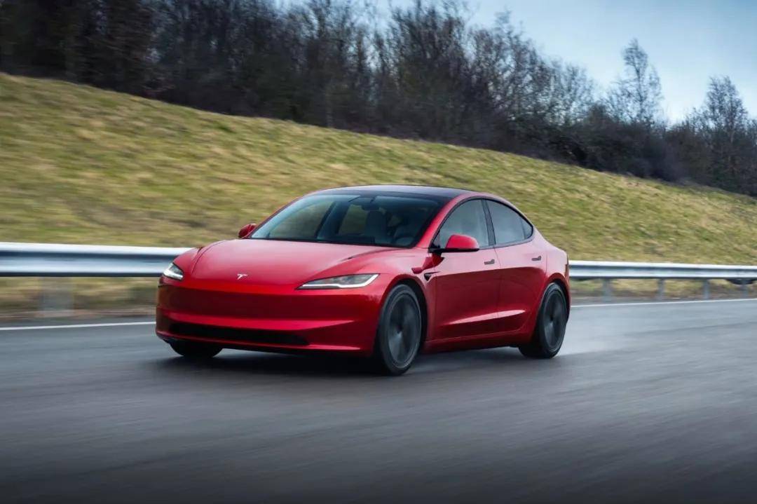 上市半个月降价1万元,model 3长续航后驱版调价:销量承压?