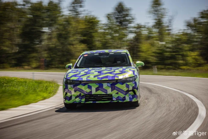 零跑lafa5伪装车曝光:宽车身,运动范,9月8日亮相 零跑lafa5伪装车曝光:宽车身,运动范,9月8日亮相
